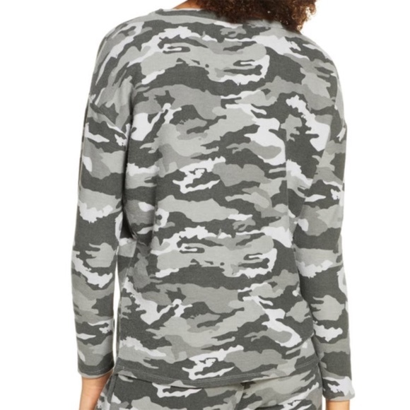 CHASER Camo Pullover  Sweatshirt NWT - Picture 2 of 3